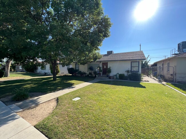 115 Cypress St in Bakersfield, CA - Building Photo - Building Photo