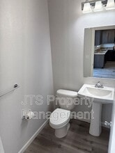 5 Oak Manor Way in Sacramento, CA - Building Photo - Building Photo