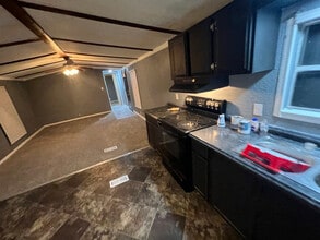 102 Fentress Star in Fentress, TX - Foto de edificio - Building Photo