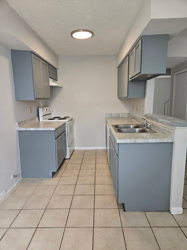 13522 Castilian Dr in Houston, TX - Building Photo - Building Photo