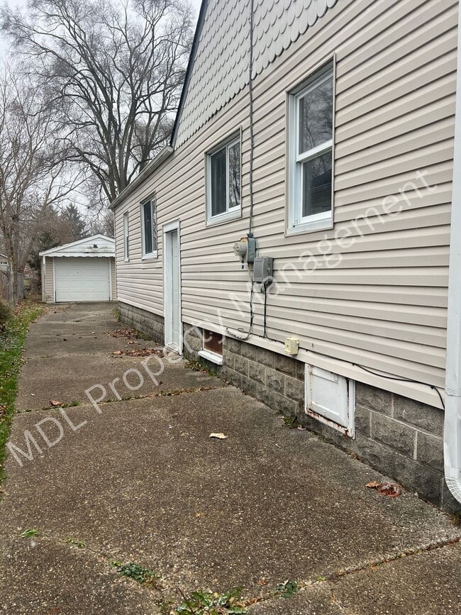 1639 Birney St in Saginaw, MI - Building Photo - Building Photo