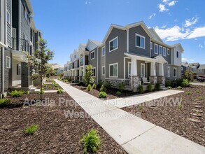 15083 S Reins Wy in Bluffdale, UT - Foto de edificio - Building Photo
