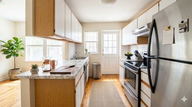 31 Hammond Pond Pky in Newton, MA - Building Photo - Building Photo