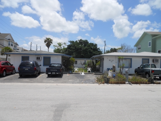 117 127th Ave in Treasure Island, FL - Building Photo