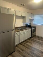 555 W 6th St in Riviera Beach, FL - Building Photo - Building Photo