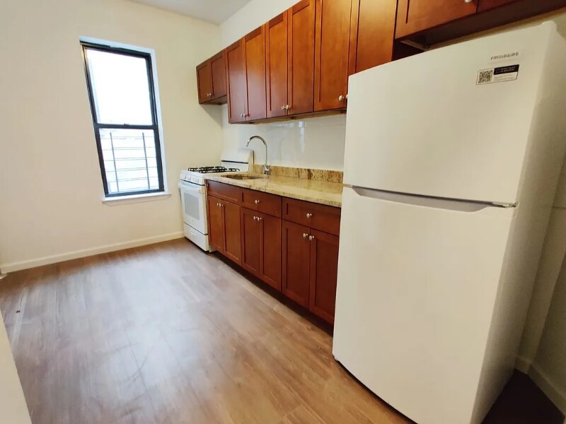 730 E 236th St in Bronx, NY - Building Photo