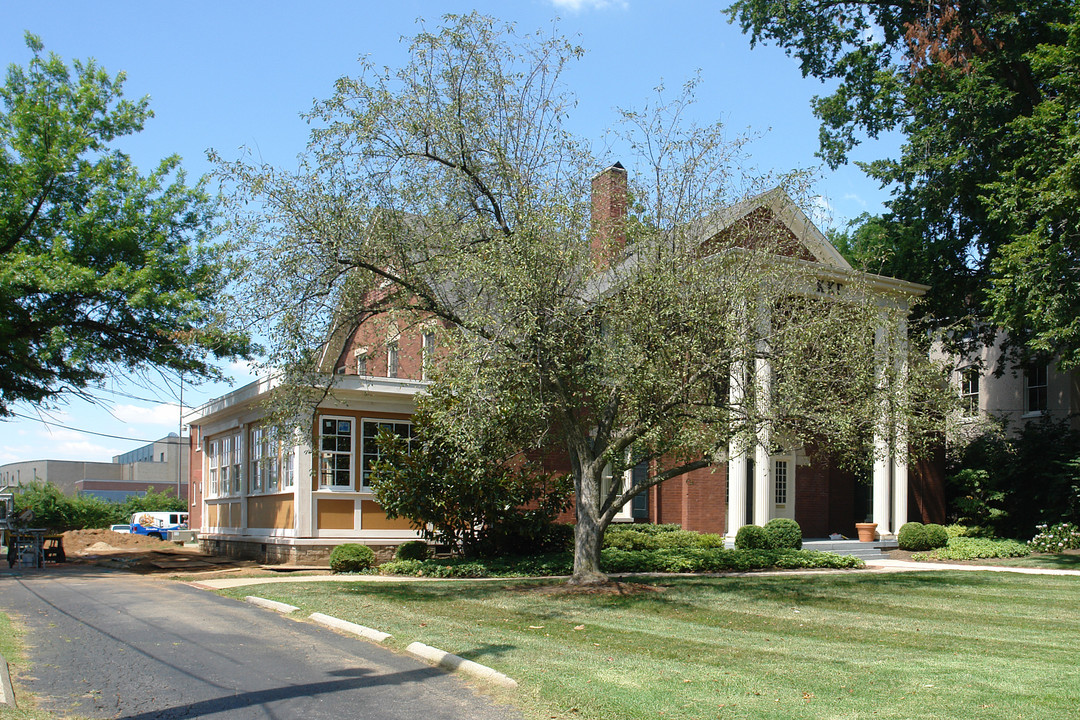 238 E Maxwell St in Lexington, KY - Building Photo