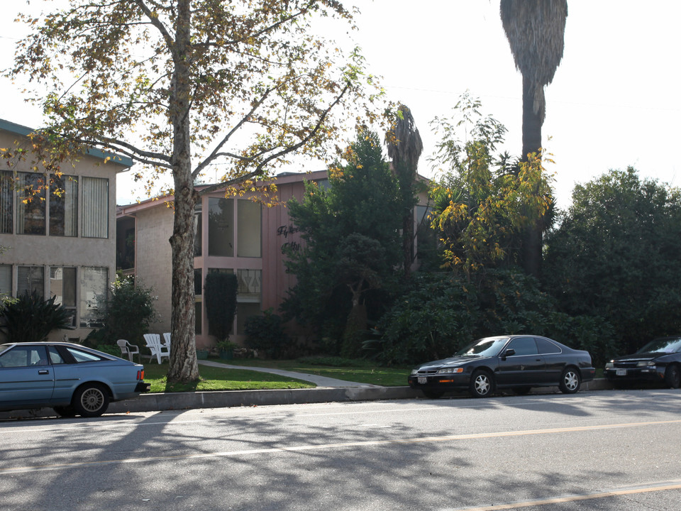 1556 Riverside Dr in Glendale, CA - Building Photo