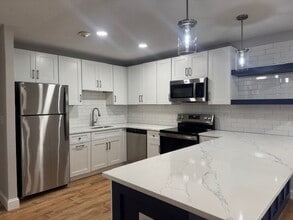 Royale Apartments in Cranston, RI - Foto de edificio - Building Photo