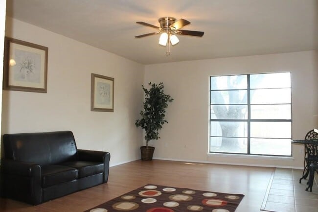 5445 Gates Dr in The Colony, TX - Building Photo - Building Photo