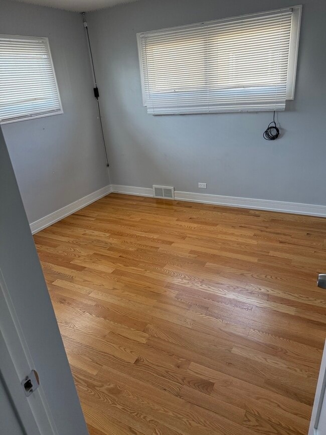 7710 Kedvale Ave in Skokie, IL - Building Photo - Building Photo