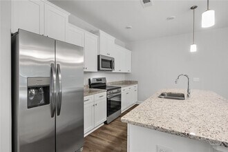 446 Gov Treutlen Cir in Pooler, GA - Building Photo - Building Photo