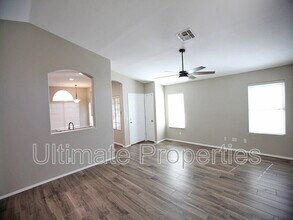 7455 W Crest Ln in Glendale, AZ - Building Photo - Building Photo
