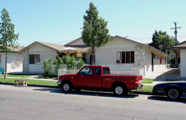 1810 E Grove Ave in Orange, CA - Building Photo - Building Photo