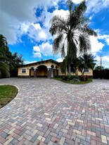 6624 Osborne Dr in Lantana, FL - Building Photo