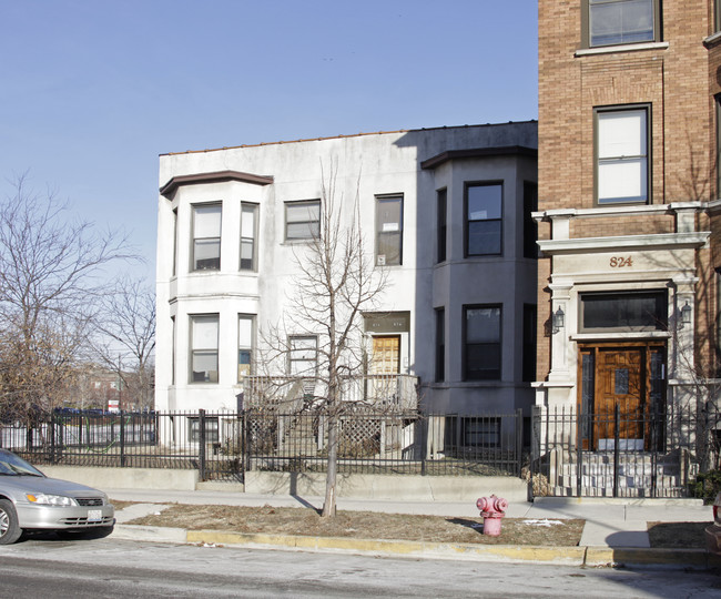 826 W Dakin St in Chicago, IL - Foto de edificio - Building Photo