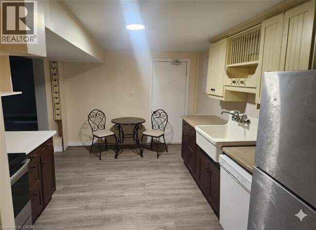 21 Belwood Crescent in Kitchener, ON - Building Photo - Building Photo