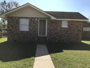 2219 31st St in Gulfport, MS - Foto de edificio - Building Photo