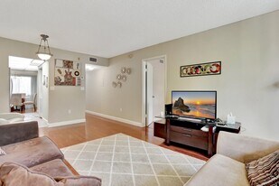 7451 NW 16th St in Plantation, FL - Building Photo