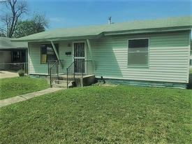 231 Wilcox Ave in San Antonio, TX - Building Photo