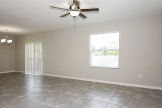 401 Serenity Ml Lp in Ruskin, FL - Building Photo - Building Photo