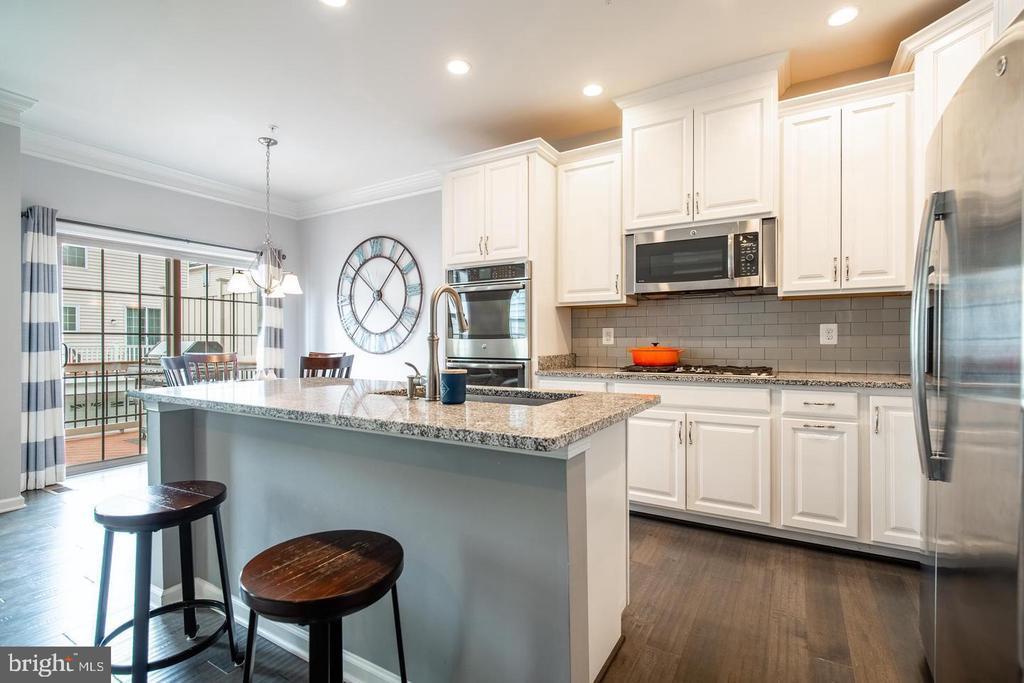 22567 Naugatuck Square in Ashburn, VA - Building Photo