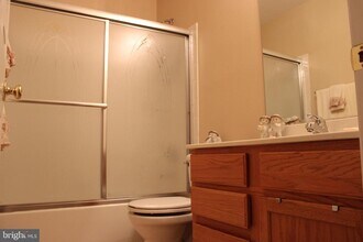 14186 Hunters Run Way in Gainesville, VA - Building Photo - Building Photo