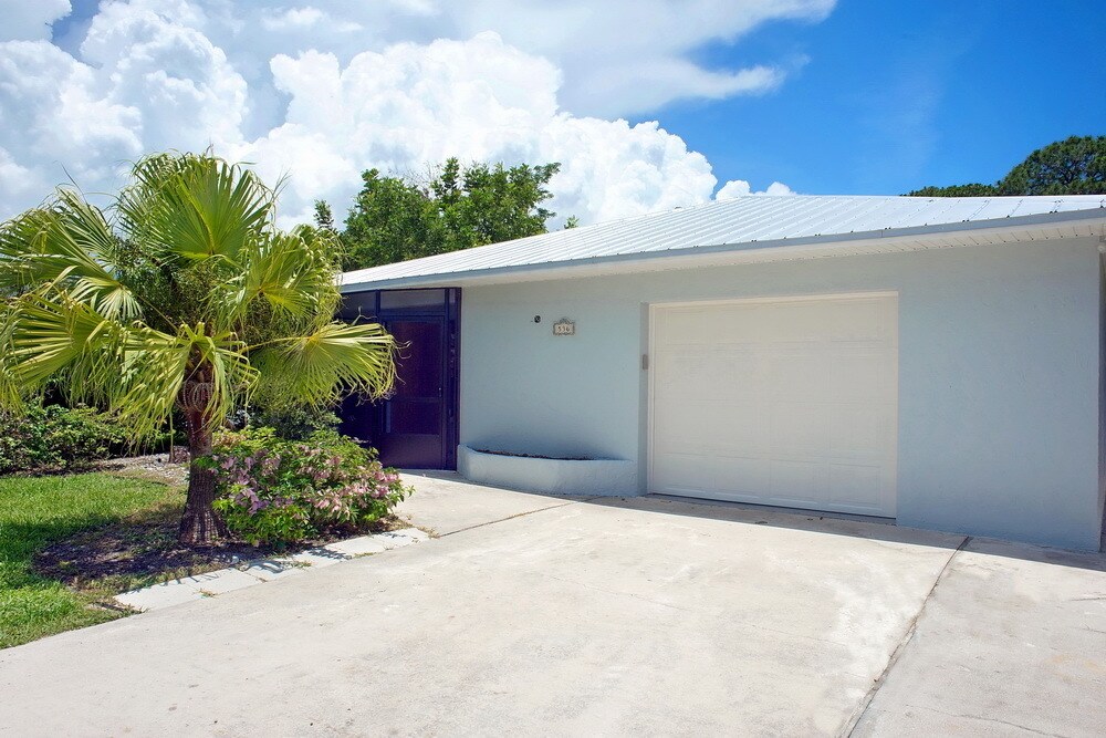 536 109th Ave N in Naples, FL - Building Photo