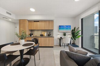 121 NE 5th St, Unit SI FL27-ID1505787P in Miami, FL - Foto de edificio - Building Photo