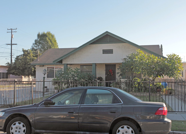 5920 Loma Vista Ave in Huntington Park, CA - Foto de edificio - Building Photo