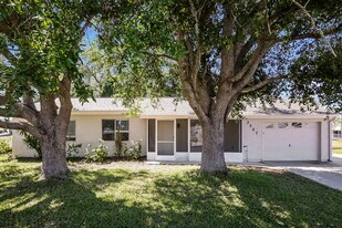 3507 Montclair Cir in North Port, FL - Building Photo