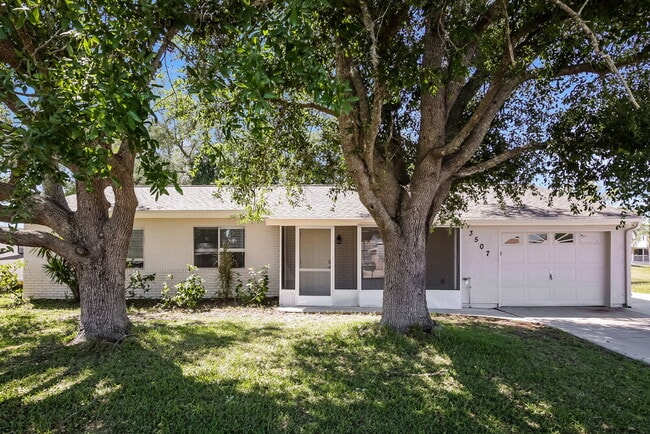 property at 3507 Montclair Cir