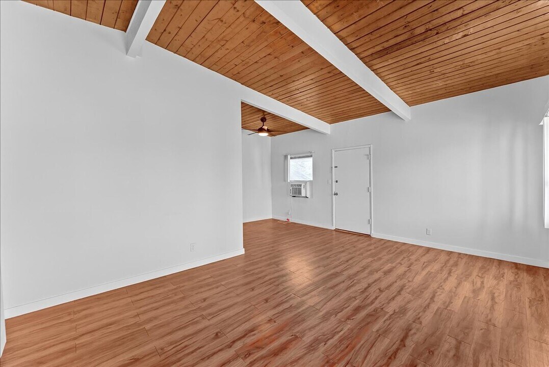 6114 Cahuenga Blvd in Los Angeles, CA - Building Photo