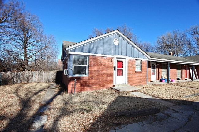 property at 1728 N Holyoke Ave