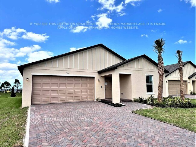 716 Carlyle Wy in Fort Pierce, FL - Foto de edificio - Building Photo