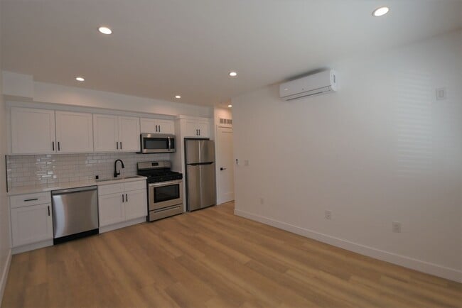 10855 Morrison St in Los Angeles, CA - Foto de edificio - Building Photo