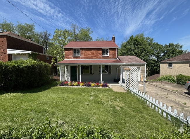 302 Veronica Dr in Pittsburgh, PA - Building Photo - Building Photo