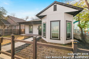 1219 N Olive St in San Antonio, TX - Building Photo - Building Photo