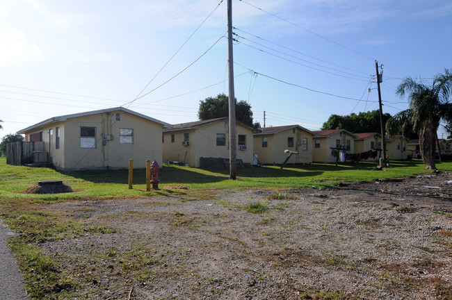 601 Amaryllis Ave in Pahokee, FL - Foto de edificio - Building Photo