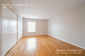 1690 Colonial Ln in Northfield, IL - Building Photo - Building Photo