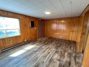 231 NE 10th St, Unit 2 2 bedroom 1 bath in Prineville, OR - Foto de edificio - Building Photo