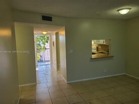 8411 Lagos De Campo Blvd in Tamarac, FL - Building Photo