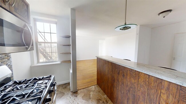 796 Bronx River Rd in Yonkers, NY - Building Photo - Building Photo
