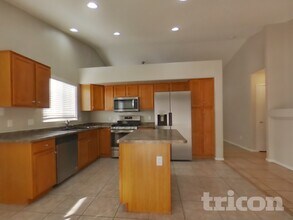 5521 N 103rd Dr in Glendale, AZ - Foto de edificio - Building Photo