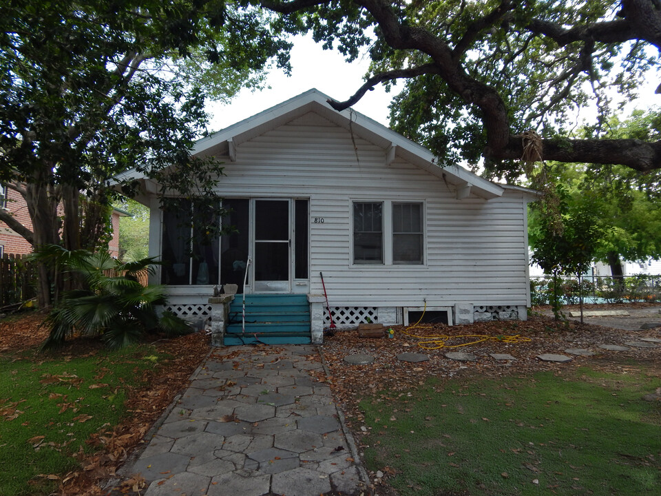 810 11th St N in St. Petersburg, FL - Building Photo