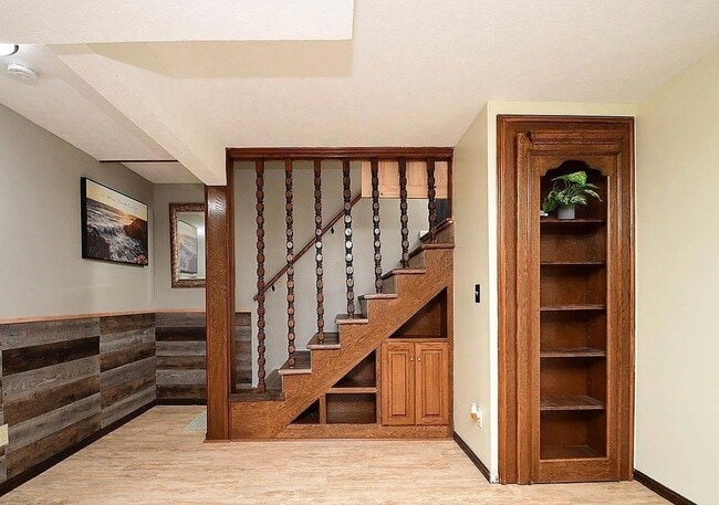 4955 Lakeshore Dr in Omaha, NE - Building Photo - Building Photo