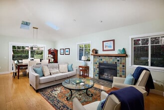 713 Fresca St in Solana Beach, CA - Building Photo - Building Photo