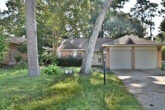 347 Rolling Hills Dr W in Conroe, TX - Building Photo - Building Photo