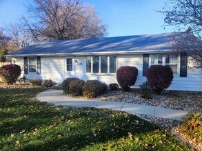 1276 NE 52nd Ave in Des Moines, IA - Building Photo - Building Photo