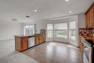 10758 Lake Jasmine Dr in Boca Raton, FL - Building Photo - Building Photo